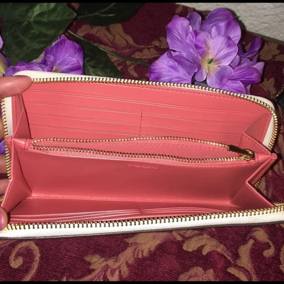 Coach Wallet - Picture 5 of 8